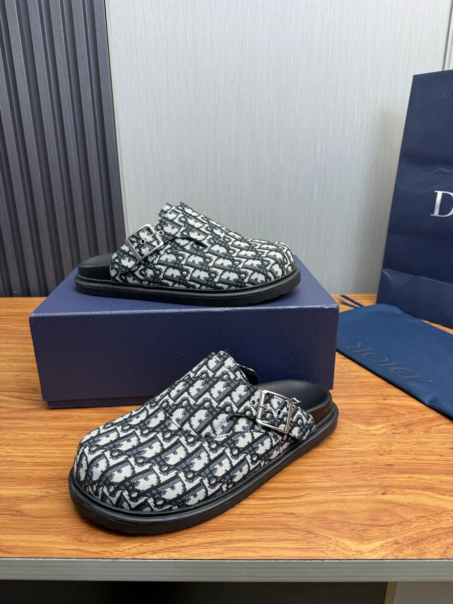 Men's men's shoes 420💰 Dior. Men's slippers🩴Official website 1:1 production 38-45 yards 45 46 🉑️Customized original material shipped✅